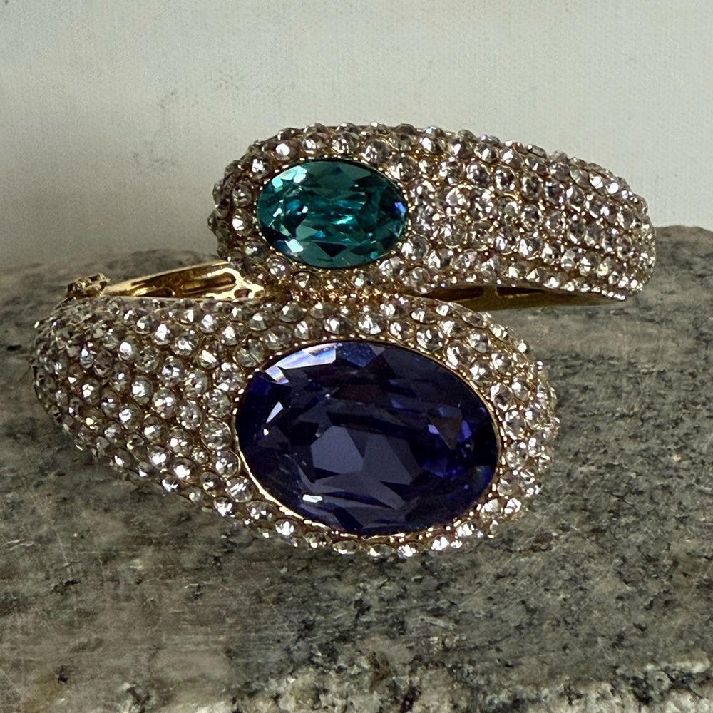 Akkad Nuovo Amore Purple and Blue Crystal Goldtone Hinged Bangle